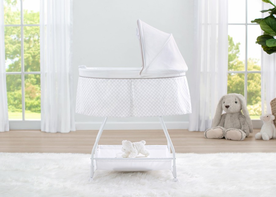 Delta Children Bassinets | Deluxe Soothing Dreams Bassinet